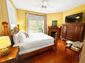 Lady Clare Room at Camellia Rose Inn Downtown